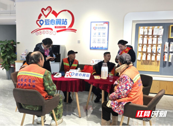 “爱心翼站”助力户外劳动者，提供温暖服务与安全保障